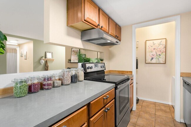 Building Photo - 2 bed 2 bath Stadium District Condo!
