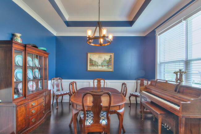 Building Photo - 1113 Camden Cir