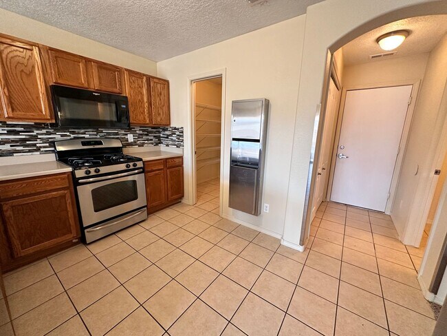Building Photo - 790 Purple Aster Ave SW