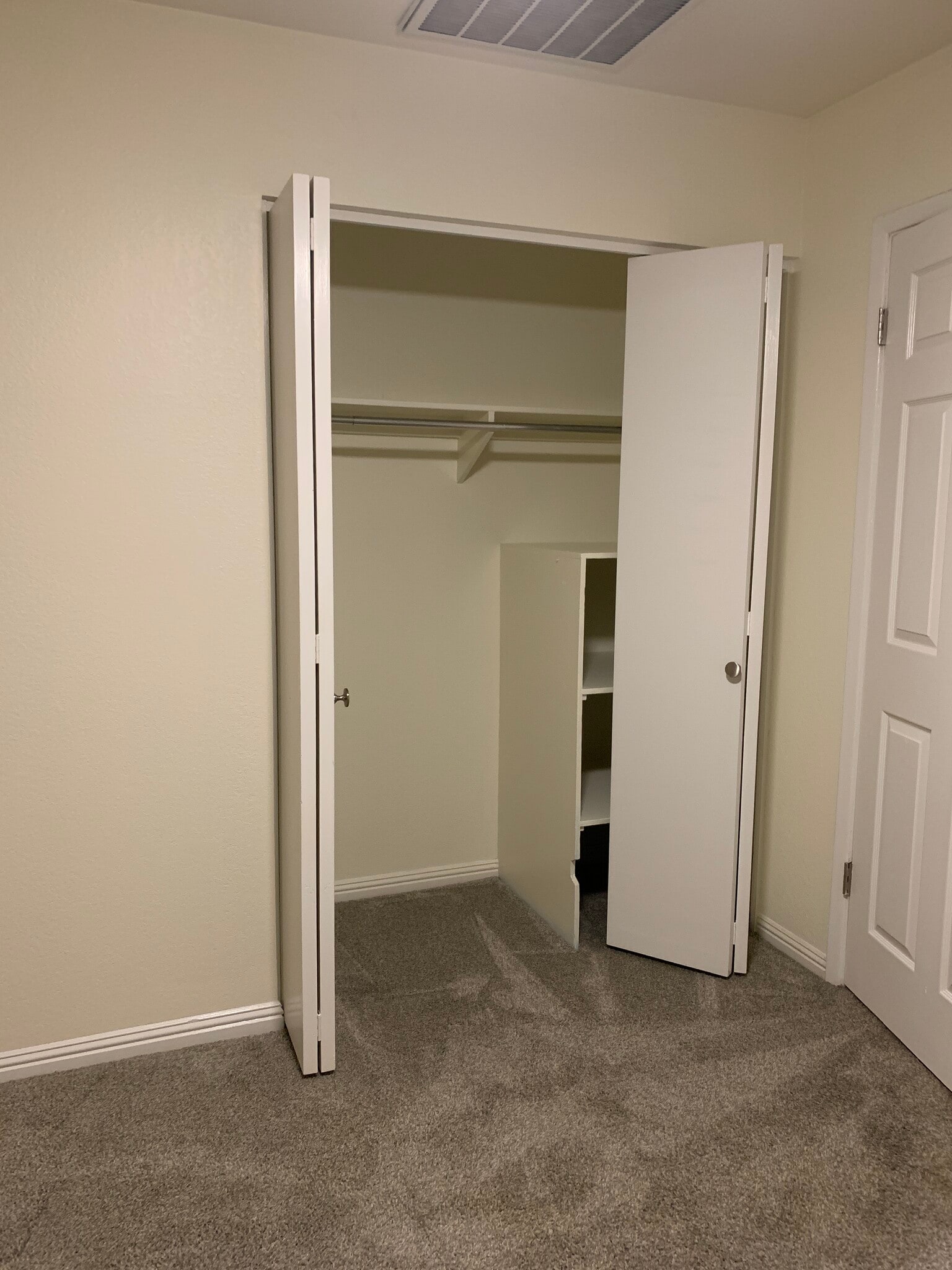 Smaller bedroom with 1 small closet - 1207 E Loyola Dr