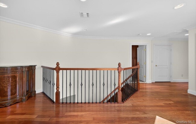 Building Photo - 702 Equestrian Way