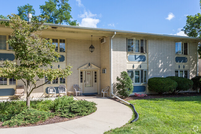 Building Photo - Beverly Manor Apartments