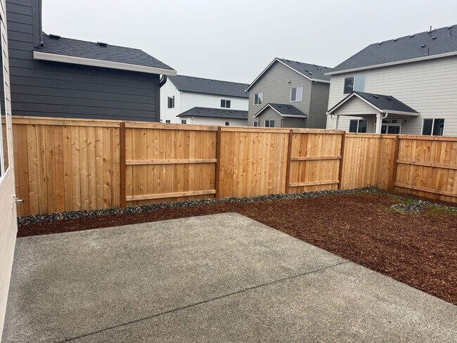 Building Photo - Spacious 3 Bedroom – Move-In Ready Brand n...