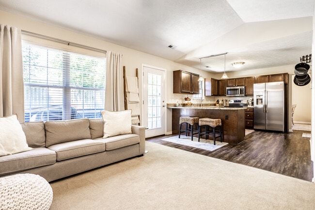 Building Photo - 14924 Oak Rd