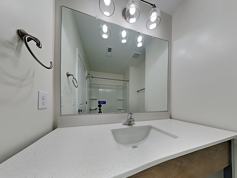 Building Photo - 2395 Eagle Creek Ct