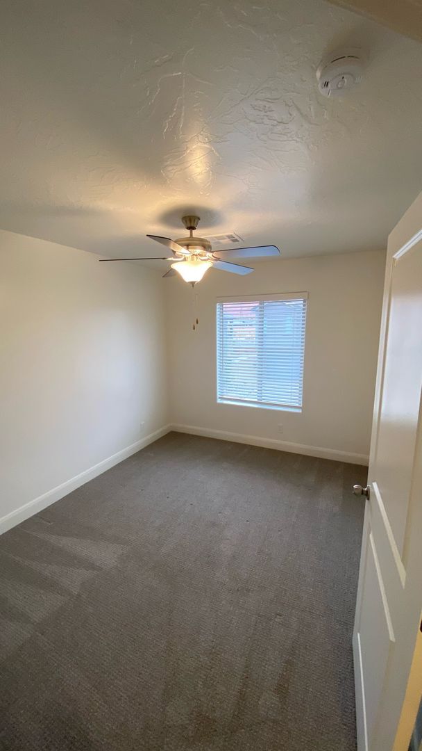 Building Photo - 3 Bed - 2.5 Bath, Large Townhome - 2 Car G...