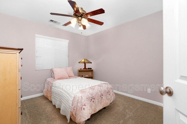 Building Photo - 40281 Salem Way