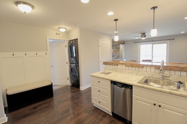 Building Photo - 1340 Hunters Rd