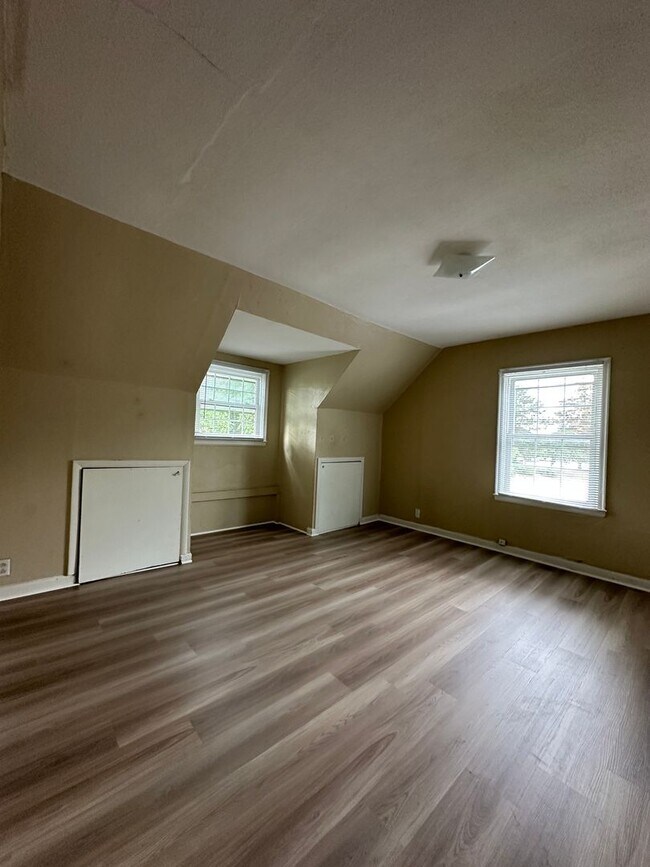 Building Photo - 1712 W Bethel Ave