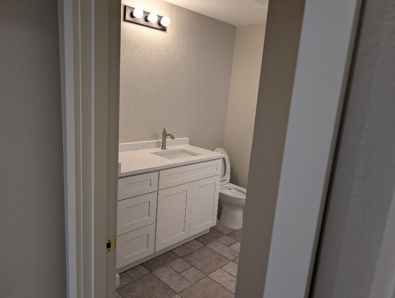 Building Photo - 12704 NE 144th St