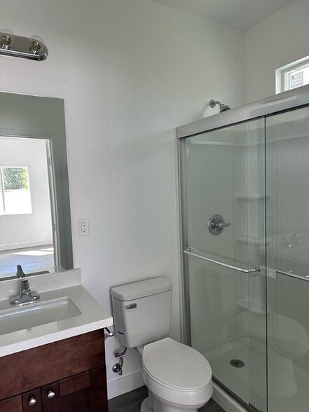 Building Photo - 1542 W Virginia St