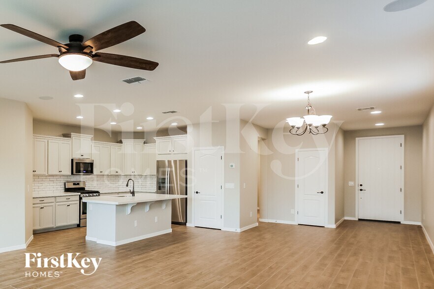 Building Photo - 19748 W Devonshire Ave