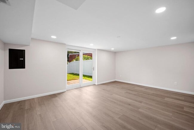 Building Photo - 857 Green Valley Dr
