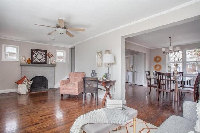 Building Photo - Fantastic 3bd/2ba home! Coming soon!