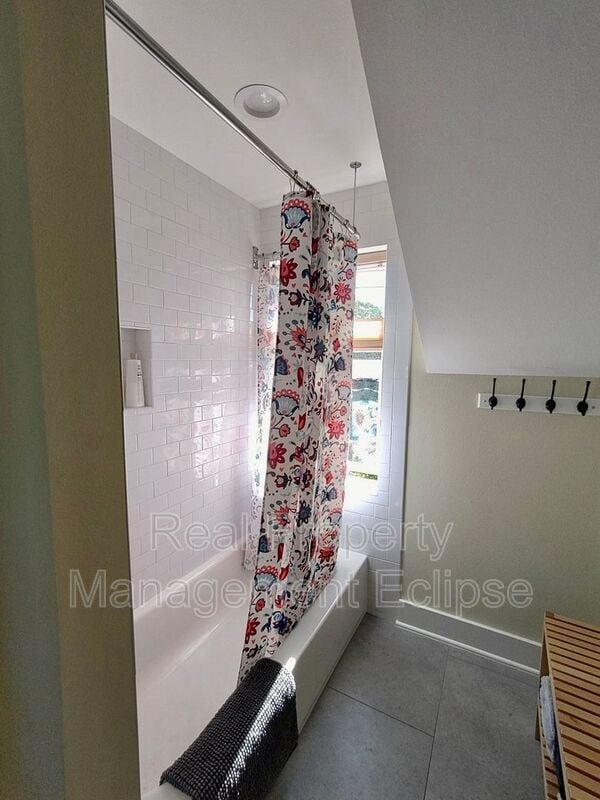 Building Photo - 519 N 97th St