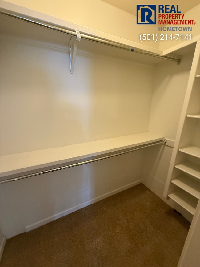 Building Photo - 1609 White Oak Cir
