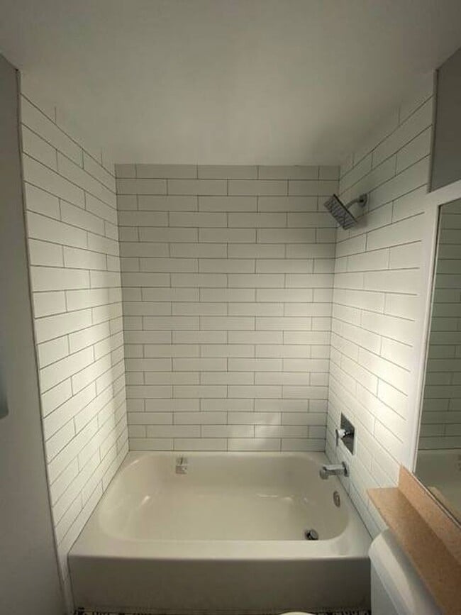 Building Photo - Spacious Townhome in Quiet Community w/ Pool