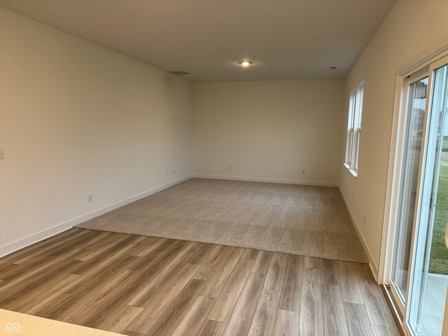 Building Photo - 2925 Grand Rdg Dr