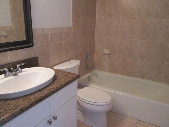 Building Photo - 405 N Cypress Dr