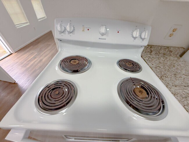 Building Photo - Spacious 1 Bedroom Apartment in Lubbock!