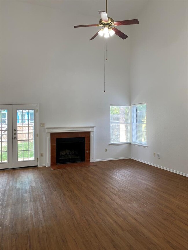 Building Photo - 4001 Alexandria Dr
