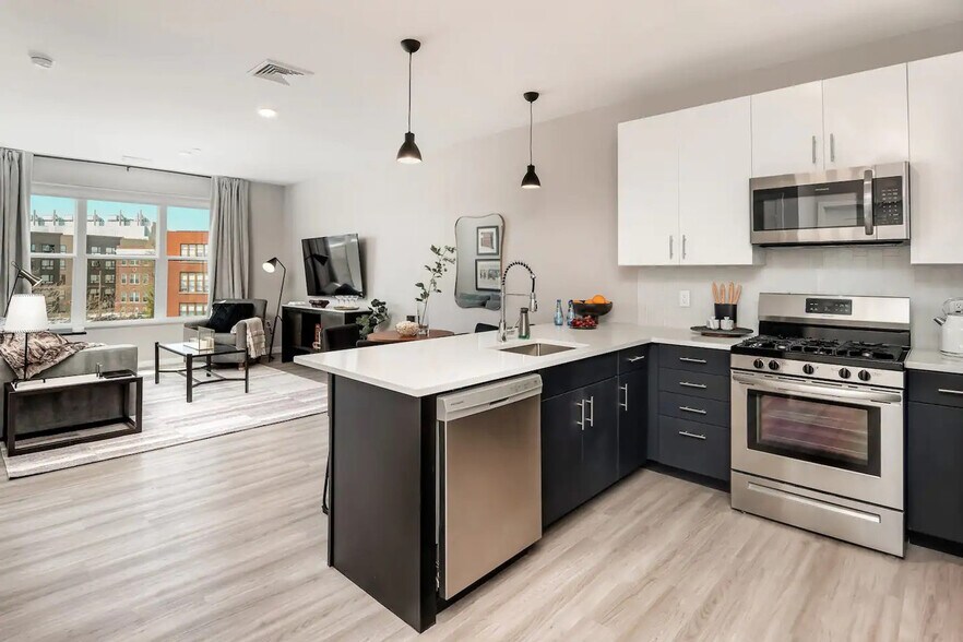 Building Photo - 9 Tower Ln