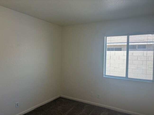 Building Photo - 4 Bedroom/2 Bath Home in the Northwest - $2395 Per Month!