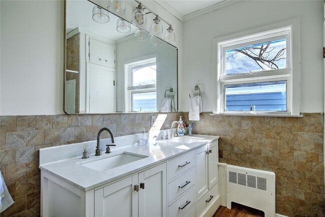 Building Photo - 68 Division St