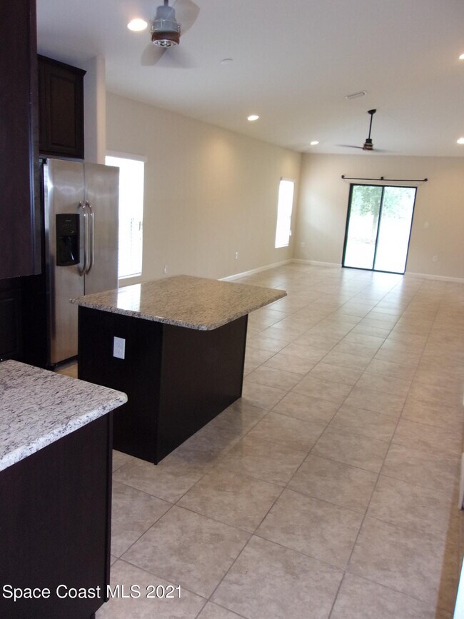 Building Photo - 3935 Harvest Cir