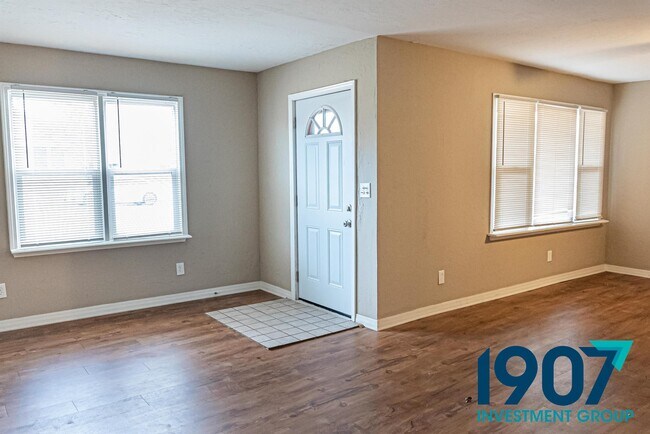 Building Photo - 700 NW 89th St