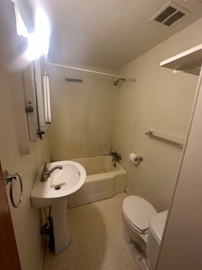 Building Photo - nce513