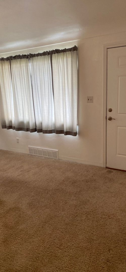 Building Photo - Cozy Home