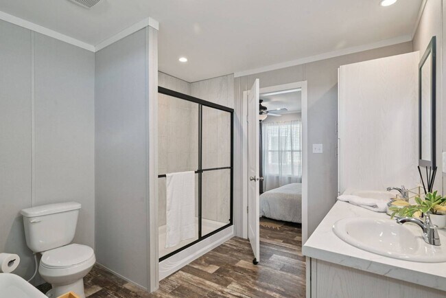 Building Photo - 1611 American Dr