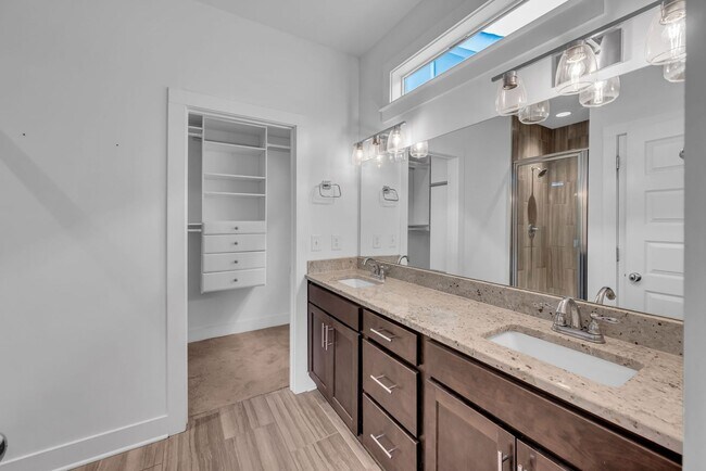 Building Photo - Cottage Park Home