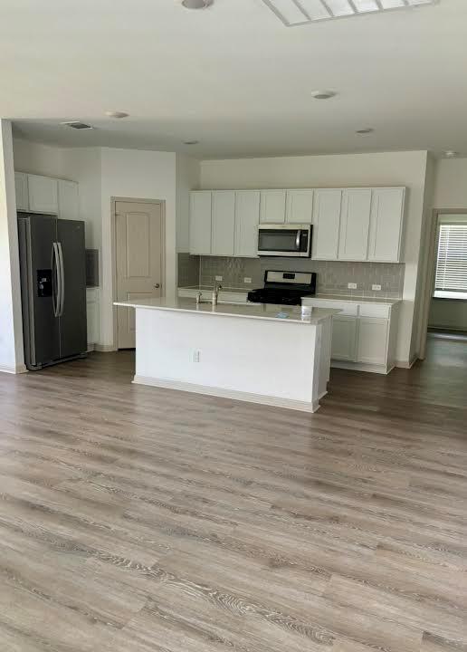 Building Photo - 204 Sweetwater Crk Ln