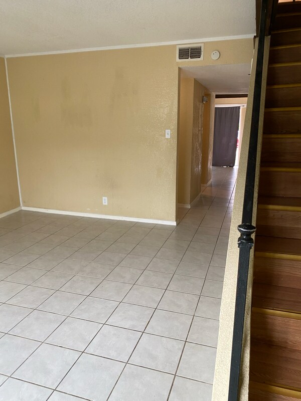 Building Photo - 6336 Walraven Cir