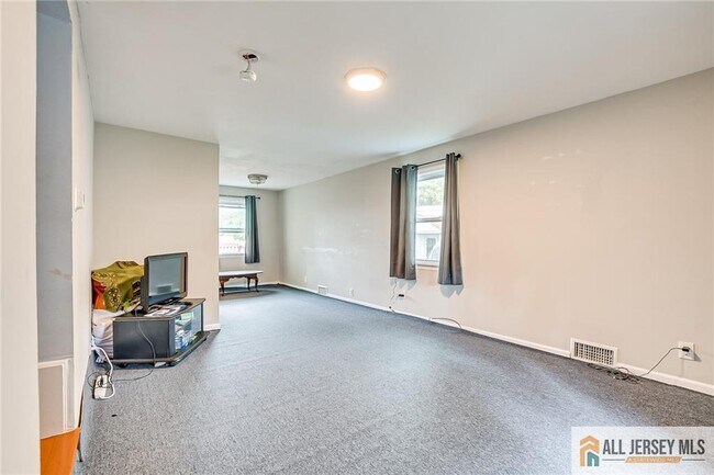 Building Photo - 120 MacArthur Dr