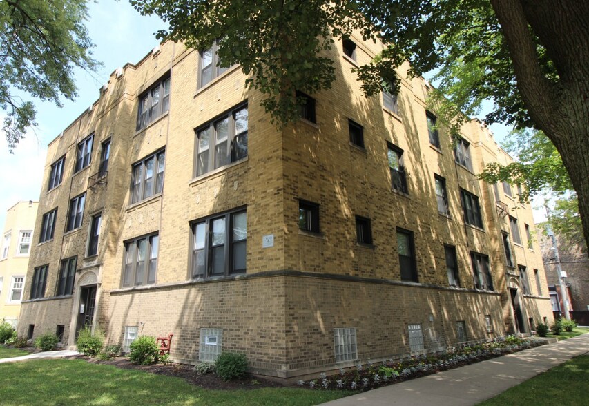 Building Photo - 2452 W Albion Ave