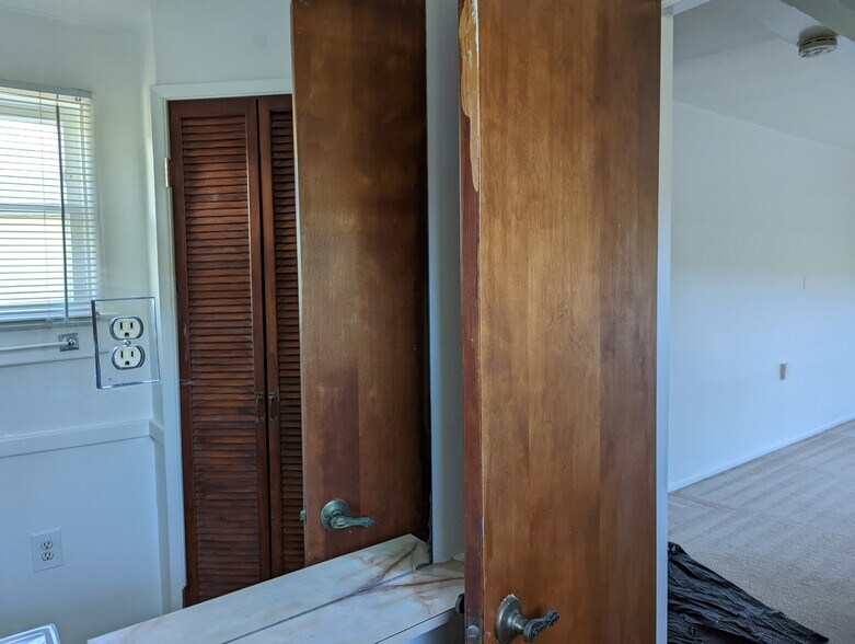 Building Photo - 25128 Feijoa Ave