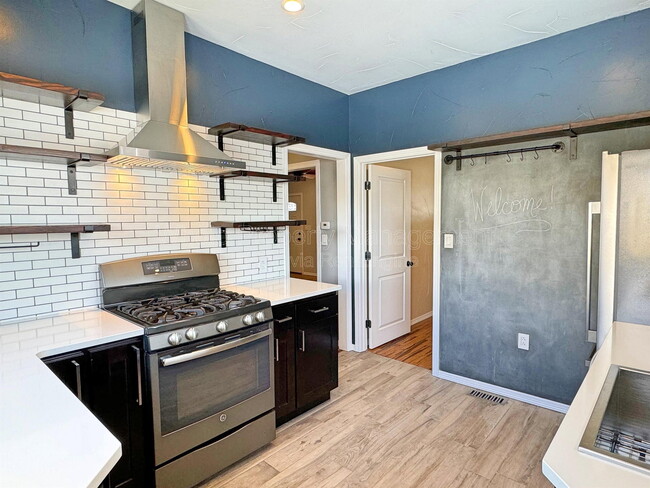 Building Photo - 5680 W 9th Ave