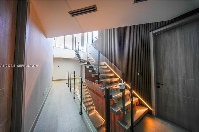 Building Photo - 7520 W Treasure Dr