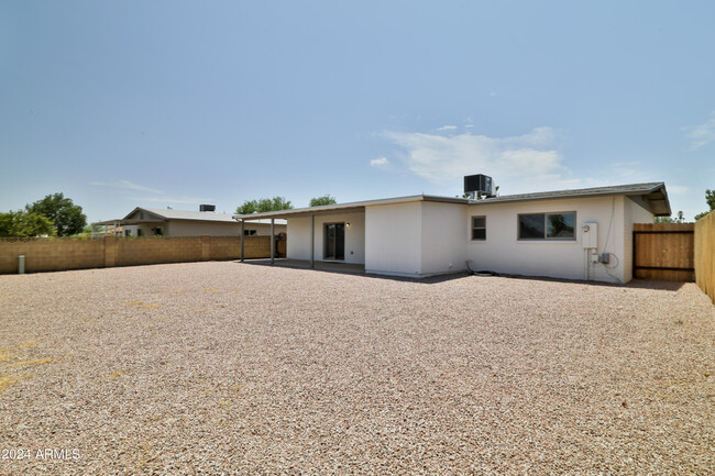 Building Photo - 2102 E Tierra Buena Ln