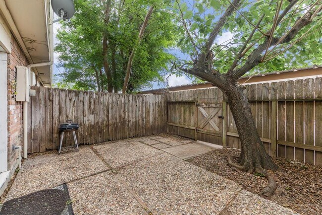 Building Photo - 1107 Country Pl Dr