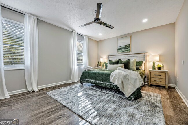 Building Photo - 1440 Glynn Oaks Dr SW