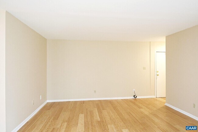 Building Photo - 545 Burgoyne Rd