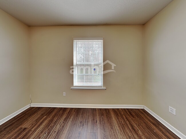 Building Photo - 508 Shoresbrook Rd
