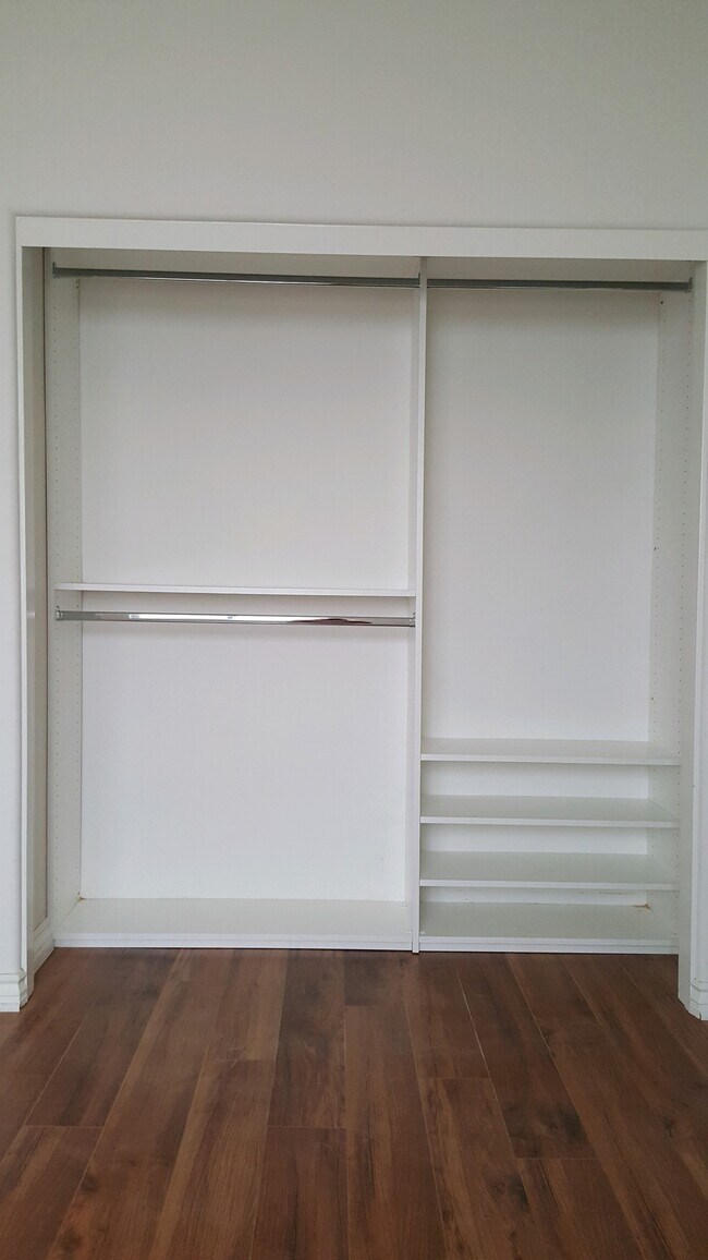 DESIGNER CLOSETS - 5422 Hermitage Ave