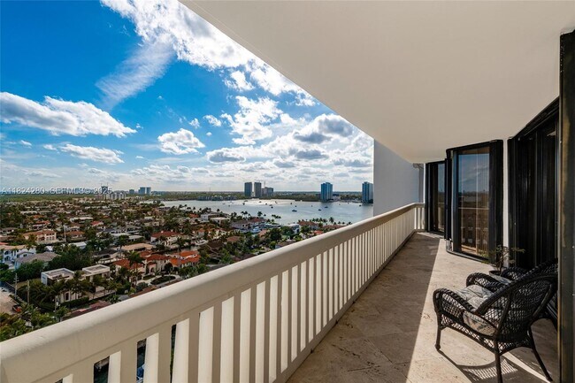 Building Photo - 2000 Island Blvd