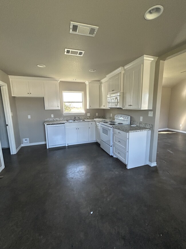 Building Photo - 113 Quail Meadows Dr