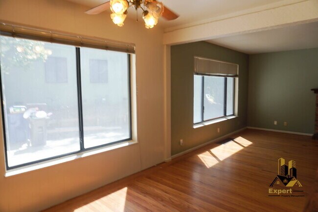Building Photo - 7479 Skycrest Ct